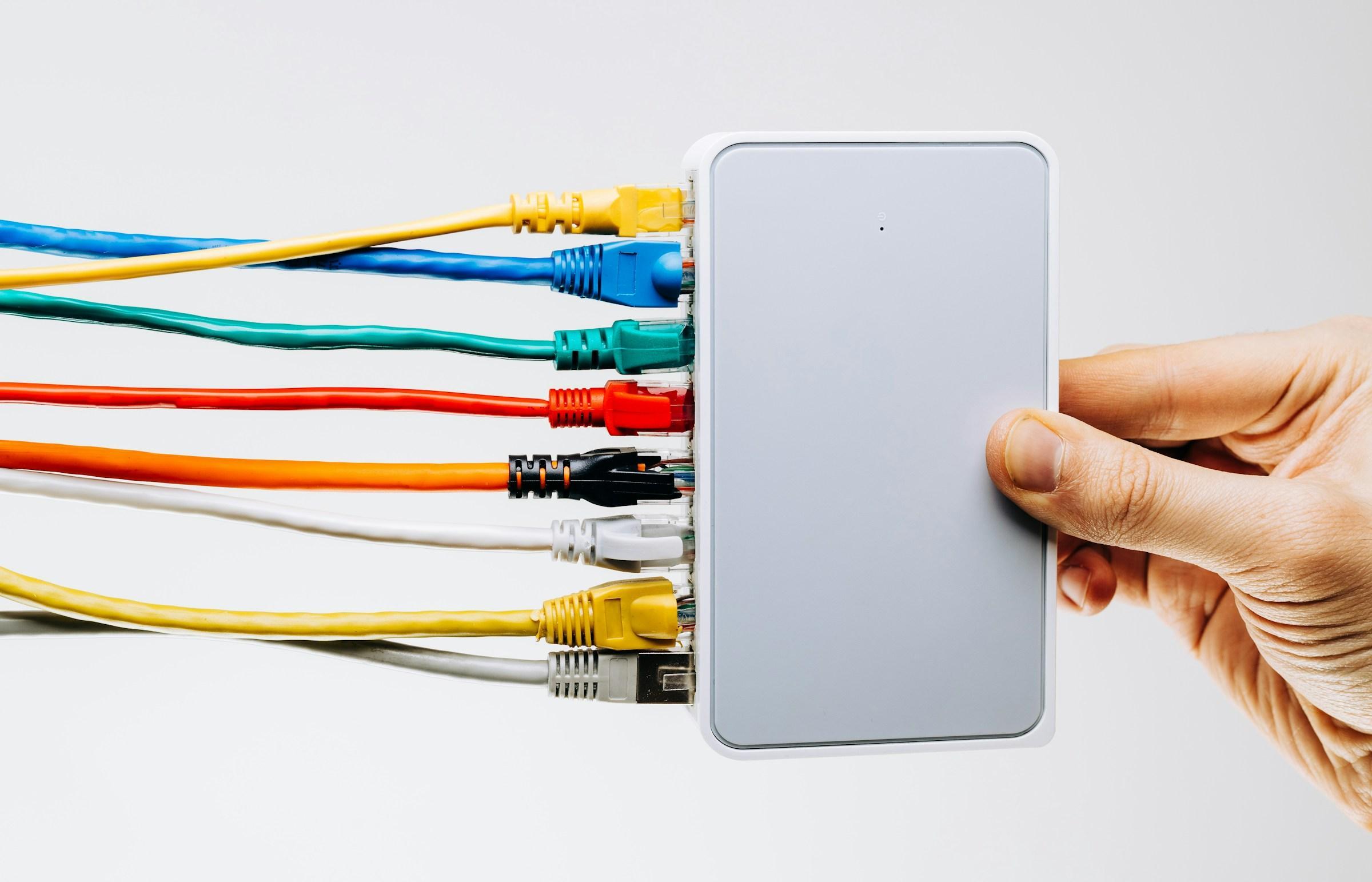 Bild Router mit Kabeln